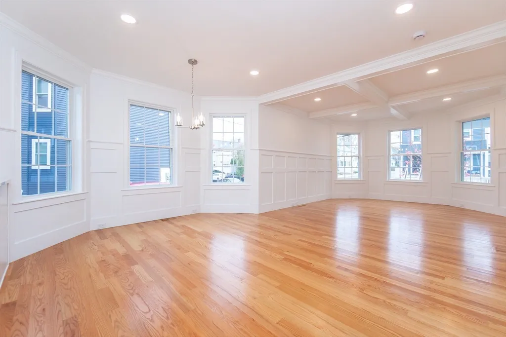 20 Sheridan Ave, Medford