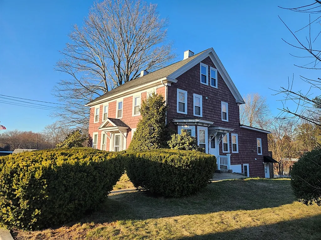 42 South Main St, Uxbridge