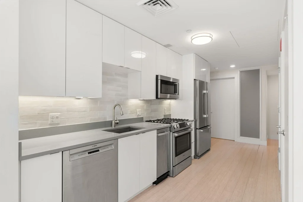 121 Portland St, West End