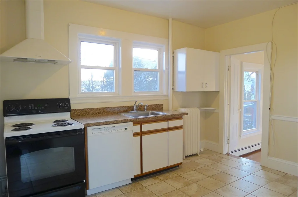 77 Hartford St, Newton Highlands