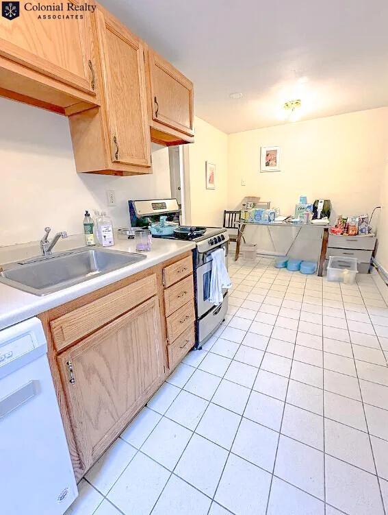 218 Freeman St, North Brookline