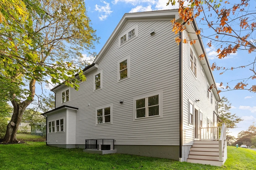 22 Estabrook Rd, Lexington