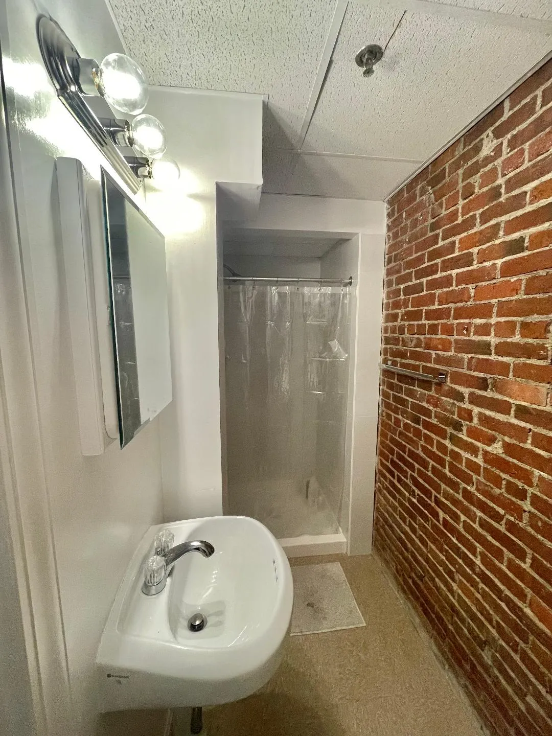 1061 Beacon St, Longwood