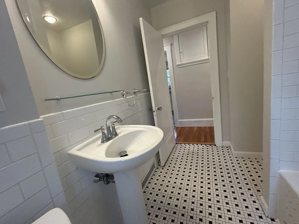 4 Harvard Rd, Belmont