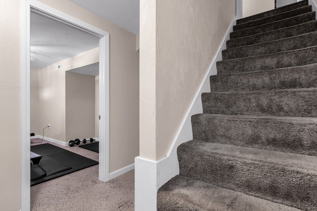 6 Gedney Dr, Peabody