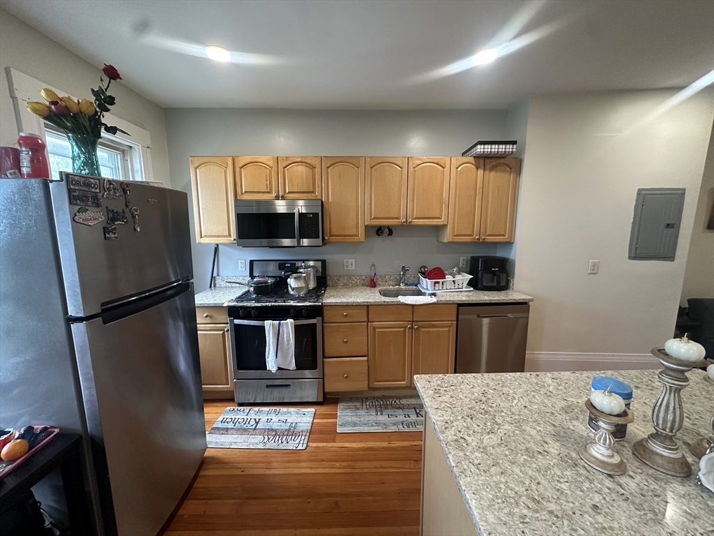 118 Gladstone St, East Boston