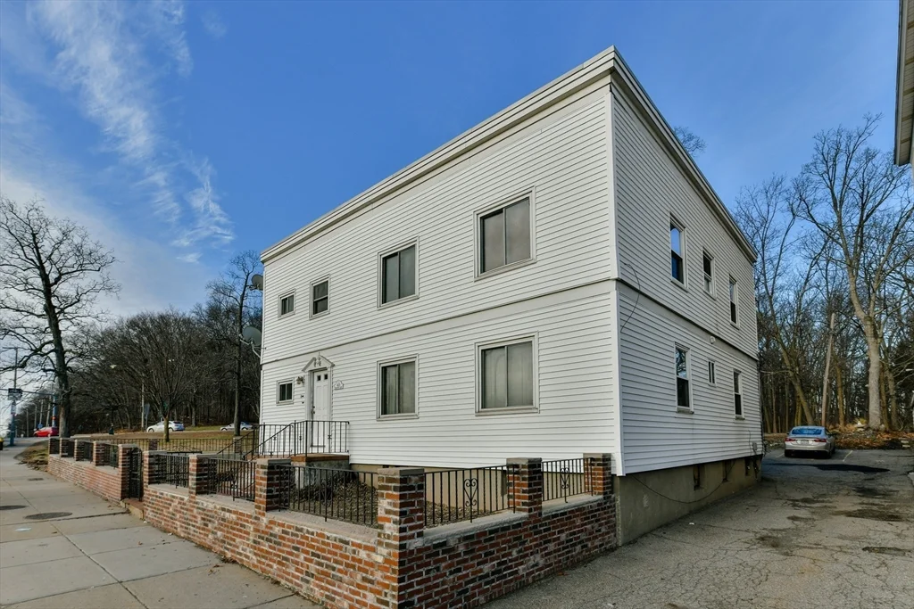 4635 Washington St, Roslindale