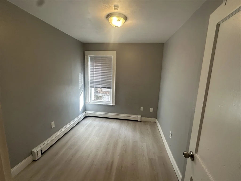 118 Gladstone St, East Boston