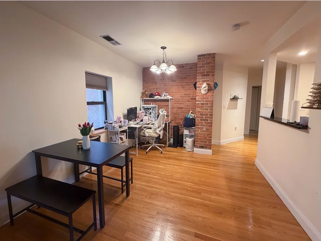 84 Gainsborough St, Fenway