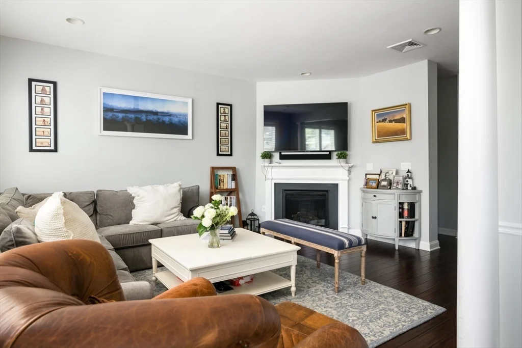 115 Halsted Dr, Hingham