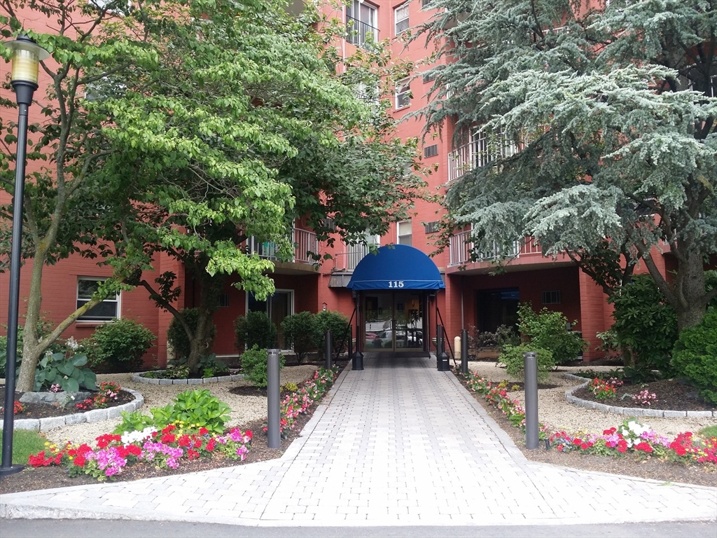 115 W Squantum St, North Quincy