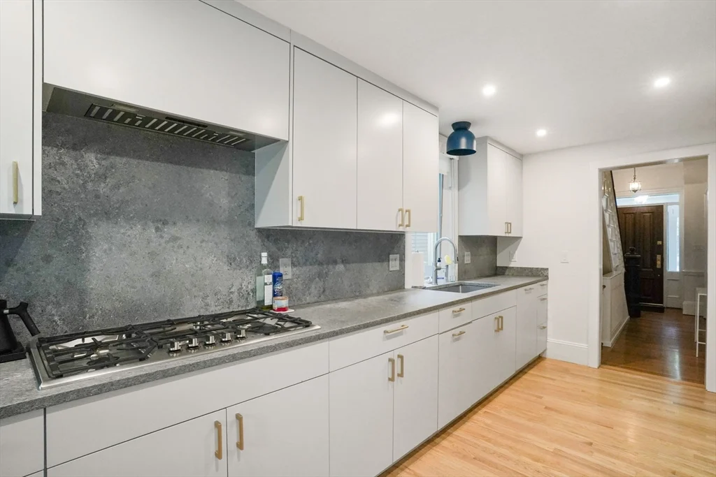 8 Florence St, Cambridgeport
