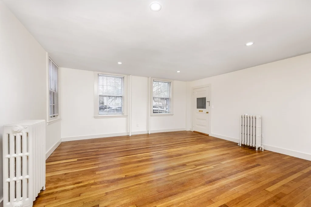 102 Washington St, Old Town