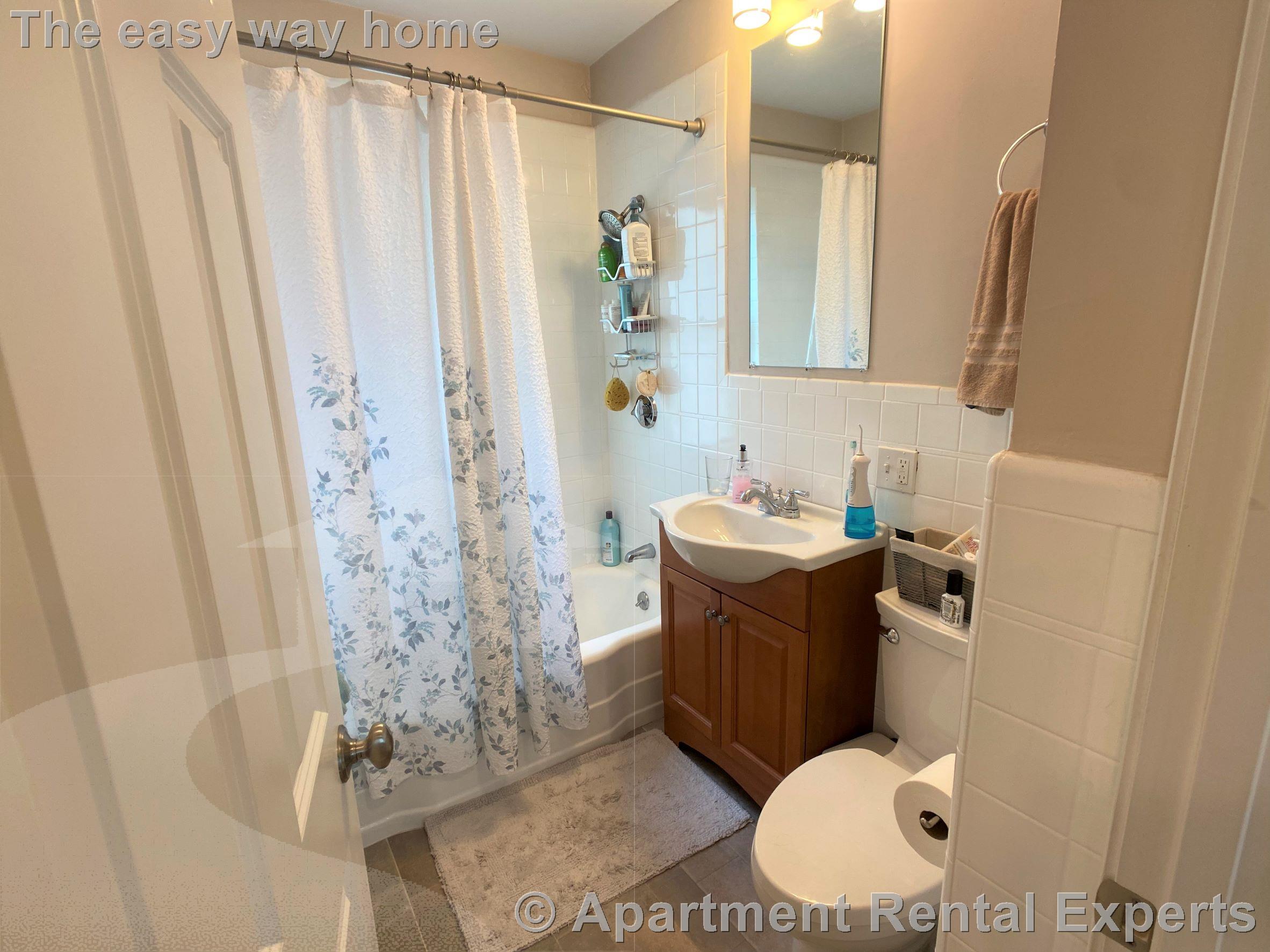 23 Willard Ave, Tufts