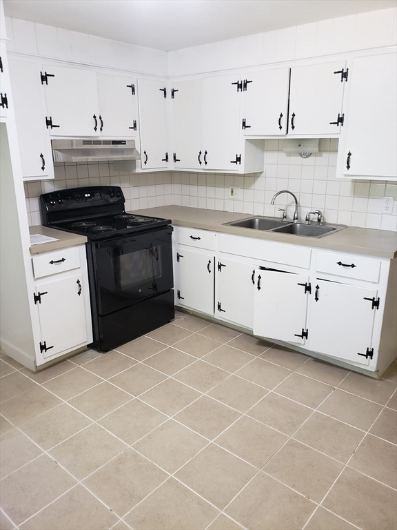 296 Emerson Ave, Hampstead