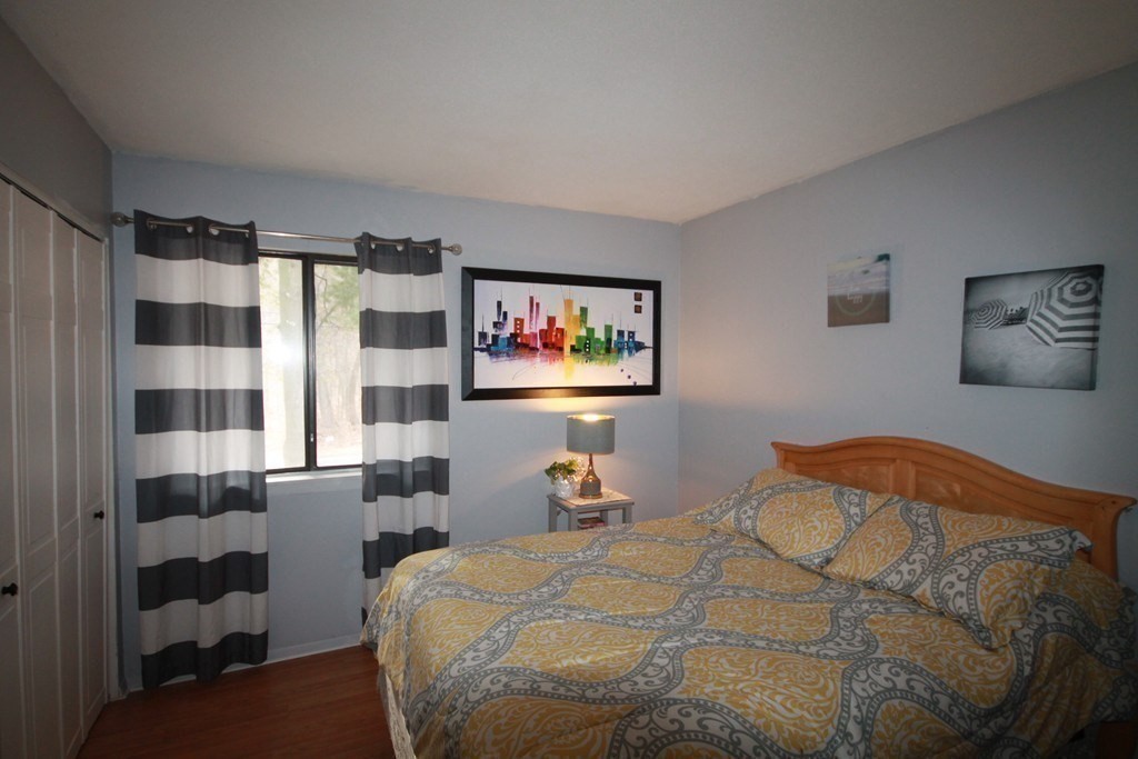 555 Russell Rd, Westfield