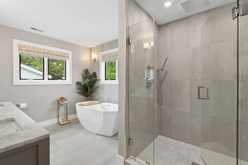 65 Lancaster Rd, Arlington