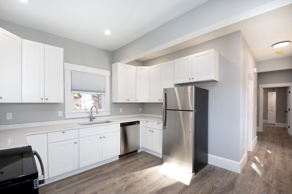 29 East Ave, Whitman