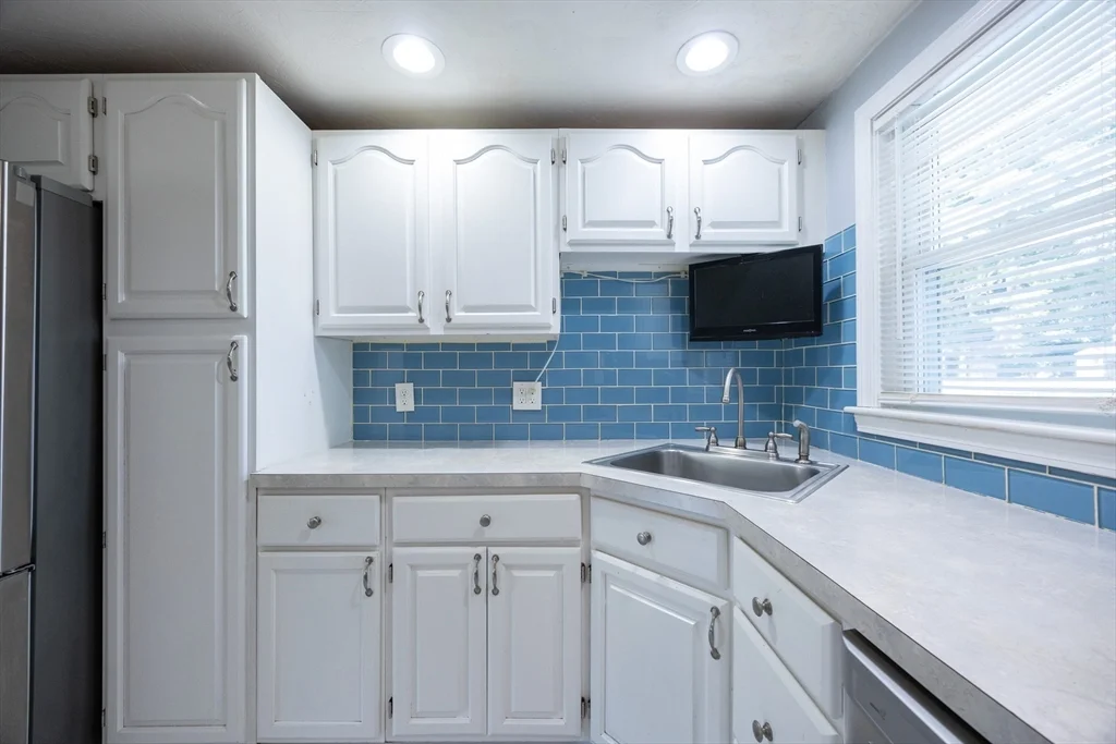 22 Suffolk Rd, Sharon