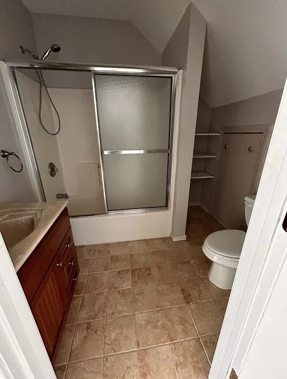 8 Gates Rd, Worcester