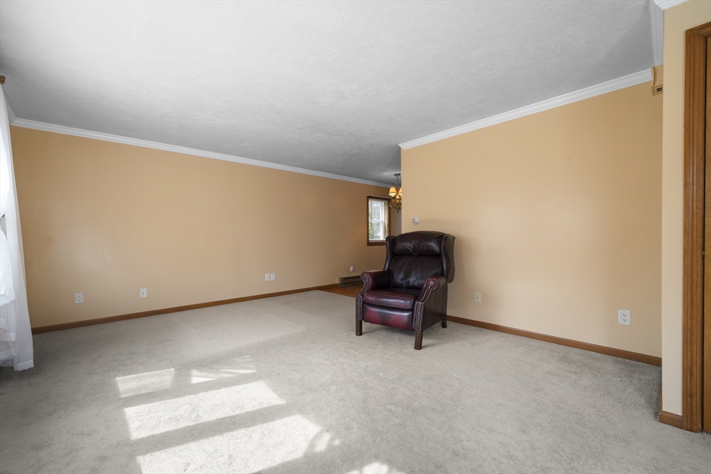 9 Greylock Ave, Shrewsbury