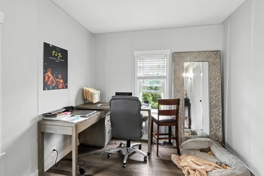 637 Broadway, Everett