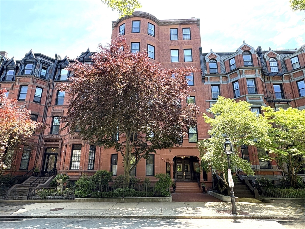 290 Commonwealth Ave, Back Bay