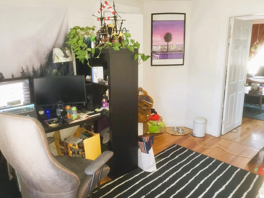 478 Medford St, Somerville