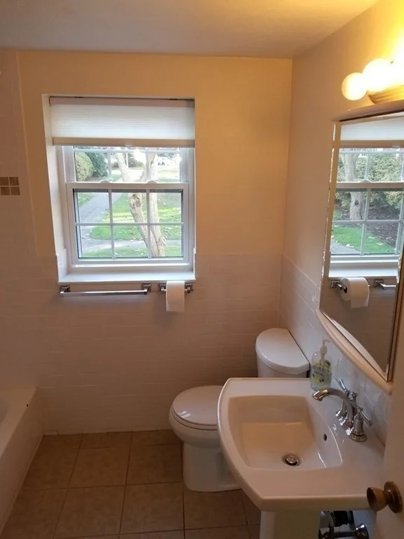 169 Lake Shore, Brighton