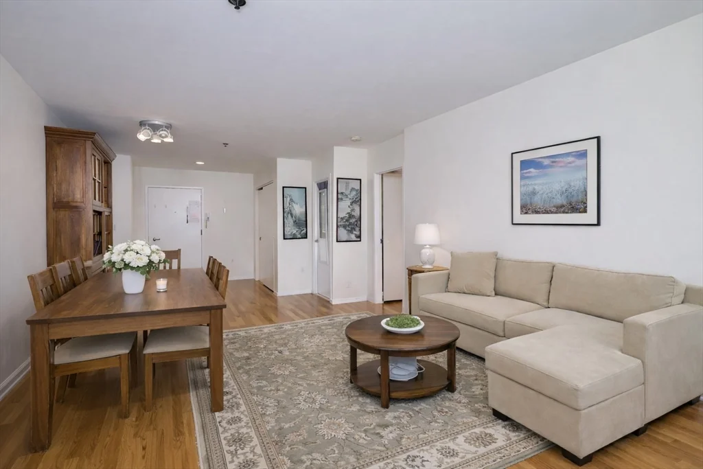 950 Massachusetts Ave, Harvard Square