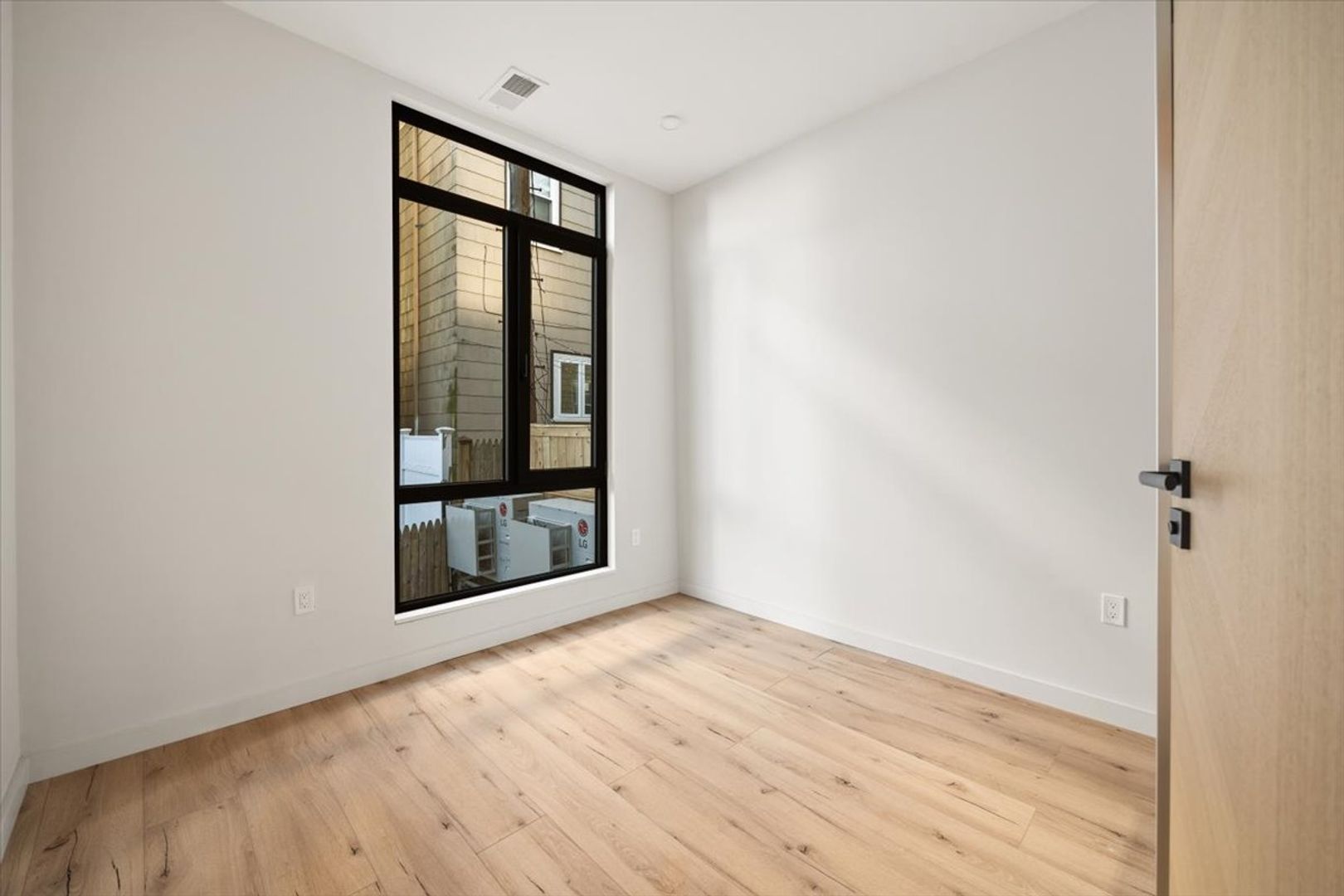 6 National St, South Boston