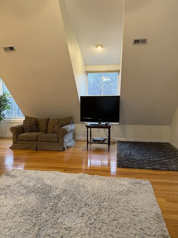 79 Freeman Rd, Charlton