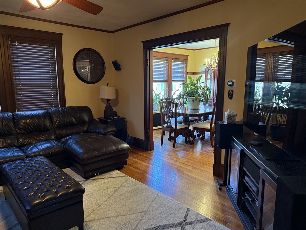 57 W Milton, Hyde Park