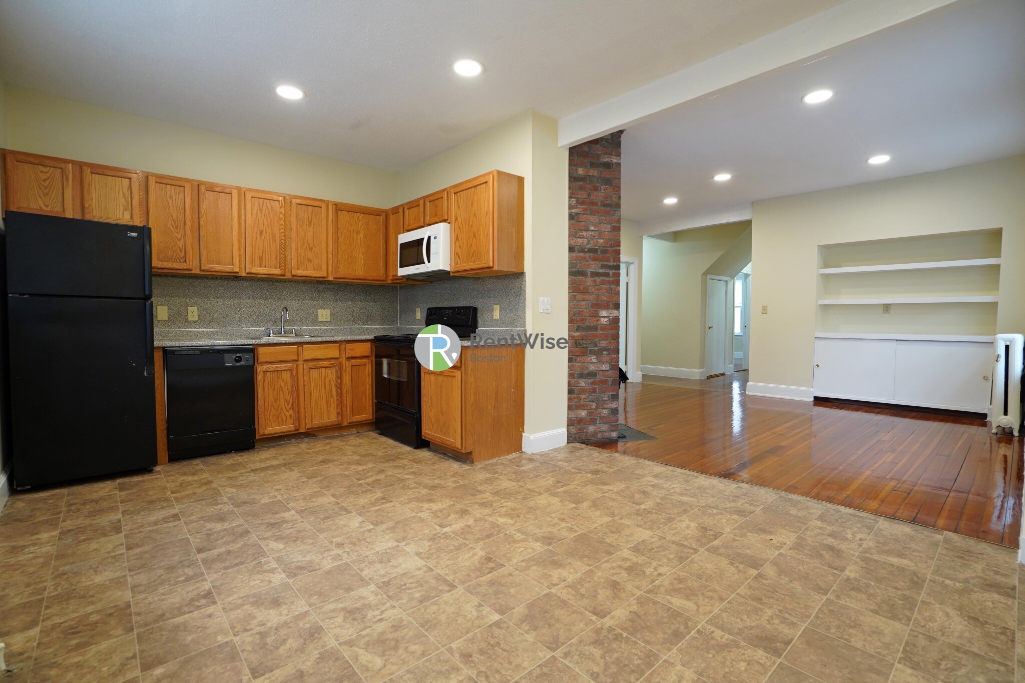 82 Robbins Pl, South Side