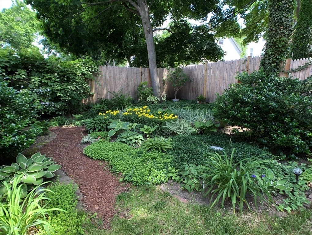 28 Goldsmith St, Jamaica Plain