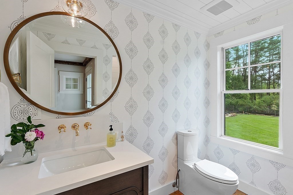 24 Mccallar Ln, Concord