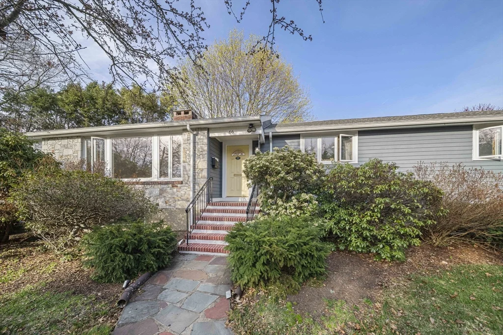 66 Roosevelt Rd, Newton