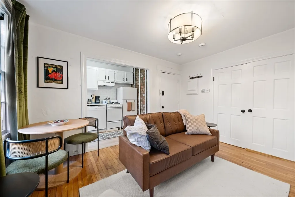 102 Revere St, Beacon Hill