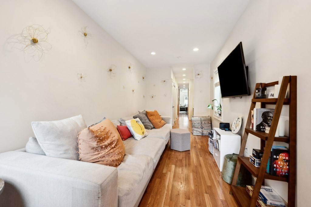 37 Queensberry, Fenway