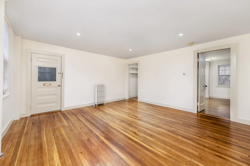 102 Washington St, Old Town