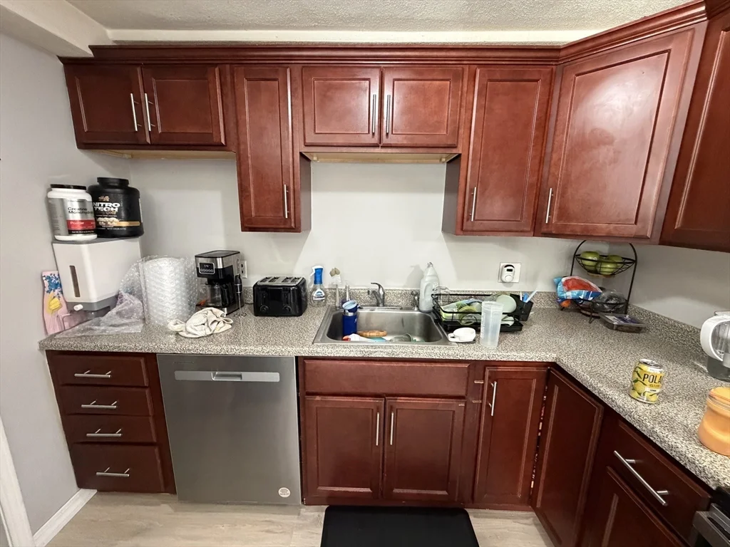 6 Ba Dr, North Attleboro