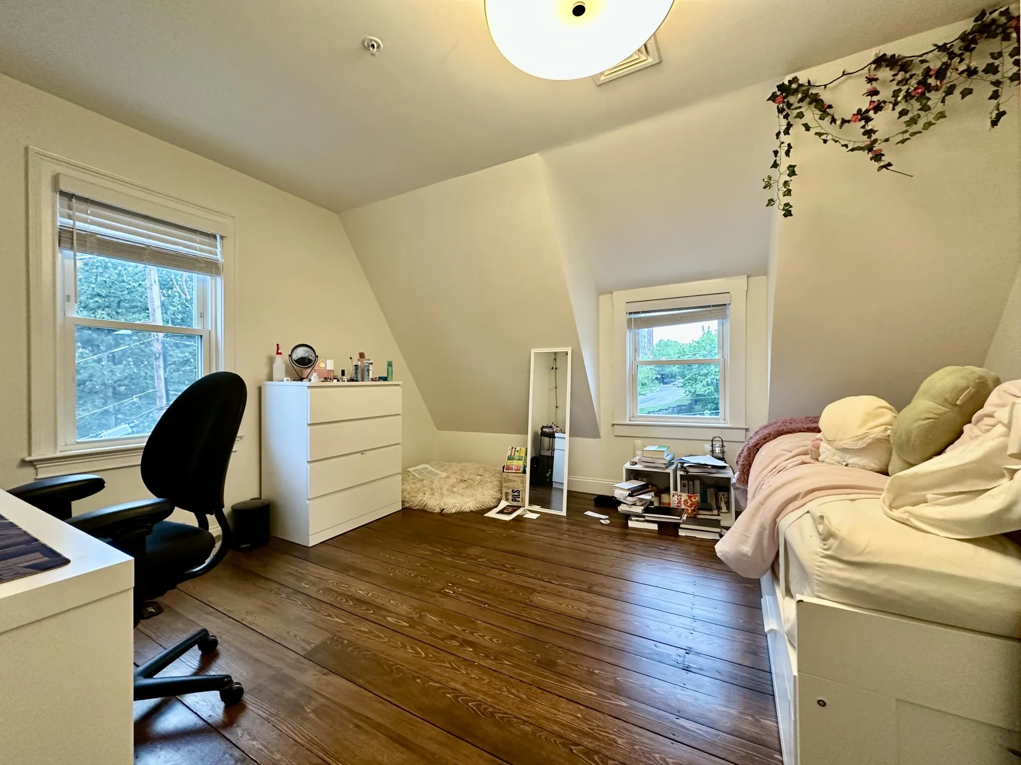 19-21 Bellevue St, Banks Square