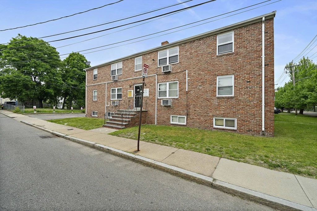 161 Neponset Valley Pkwy, Hyde Park