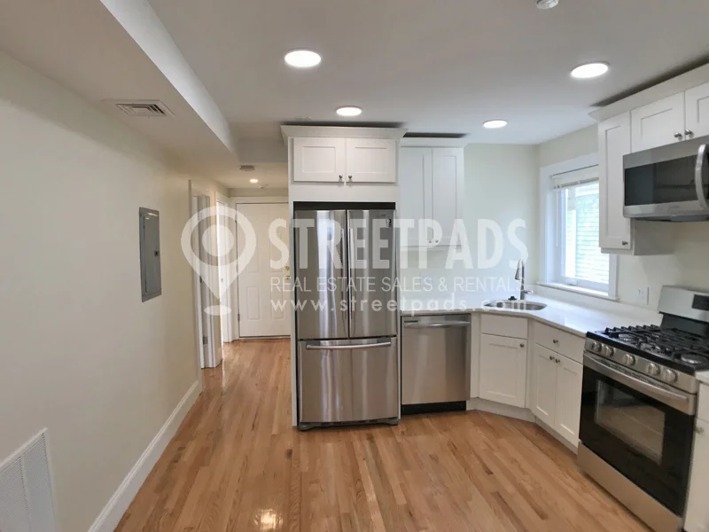 327 Highland Ave, Powder House Square