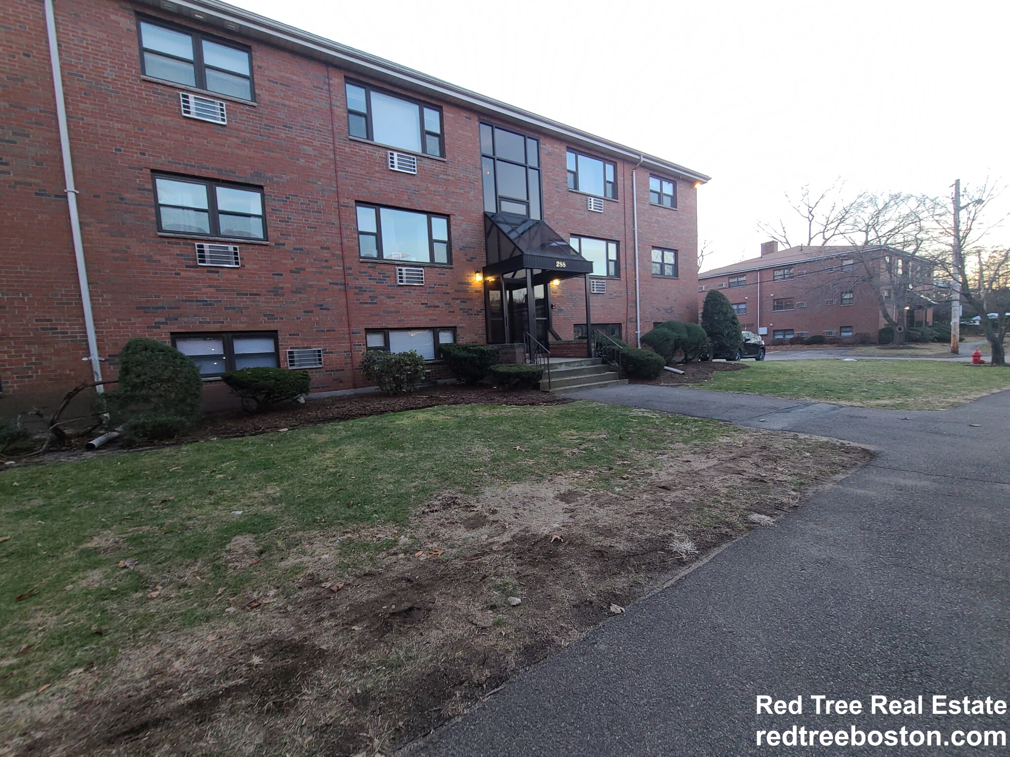 288 Grove St, Auburndale