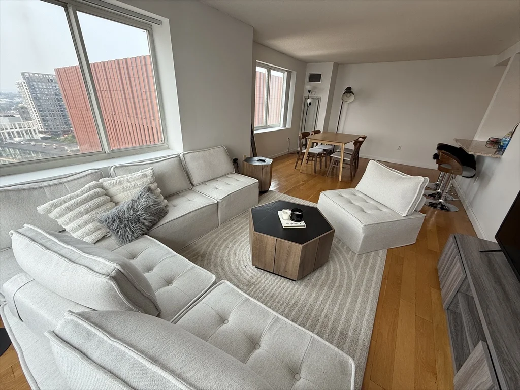 8 Museum Way, East Cambridge