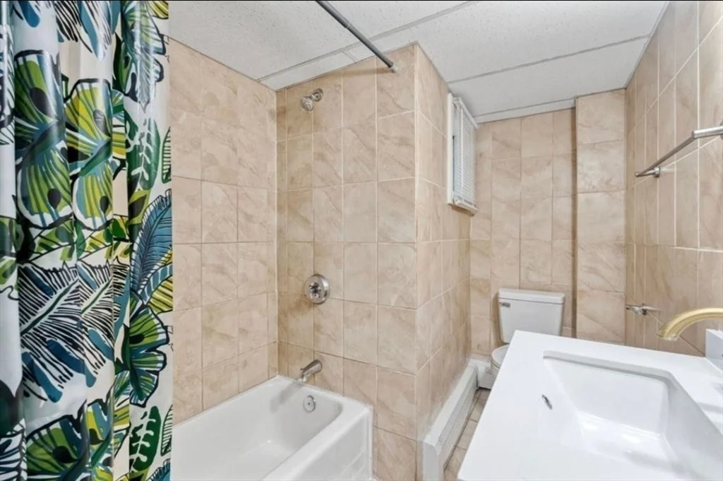 320 Cedar St, Manchester