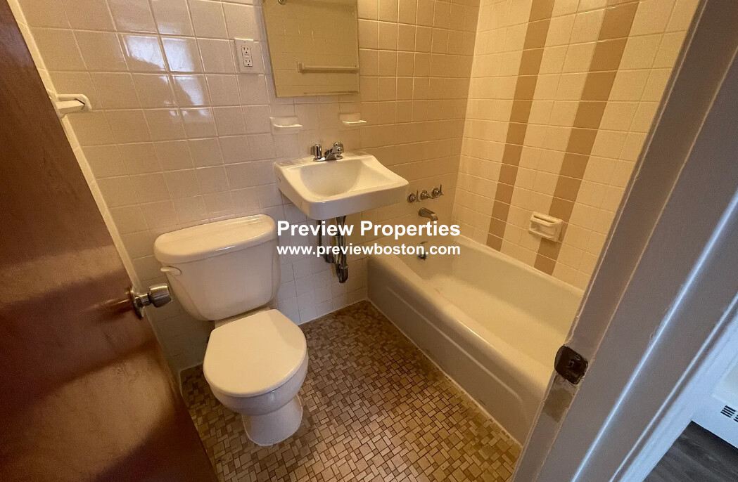 168 North Beacon St, Brighton