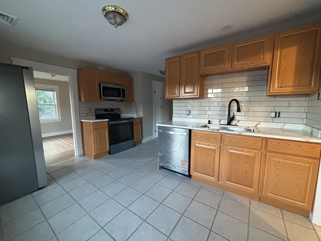 70 Shawmut St, East Weymouth