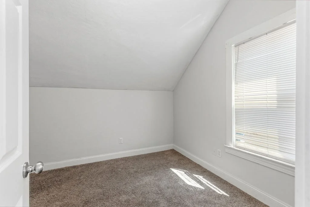 1690 N Main St, Fall River